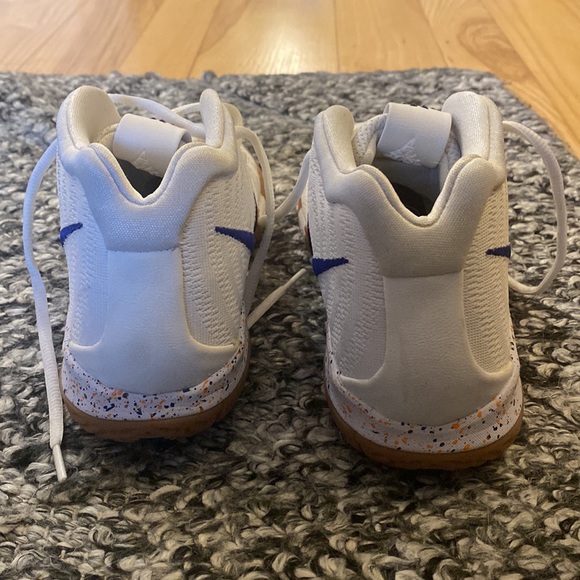 Nike Kyrie 4 Uncle Drew Sneakers - Picture 5 of 7